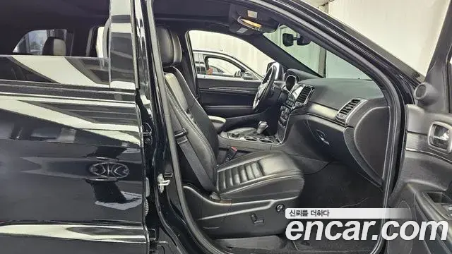 Jeep Grand Cherokee 2021 — Photo 3/32