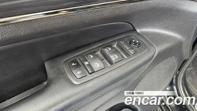 Jeep Grand Cherokee 2021 — Photo 17/32