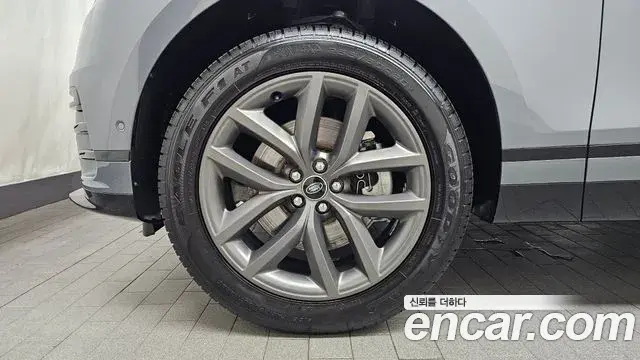 Land Rover Range Rover Velar 2025 — Photo 26/34