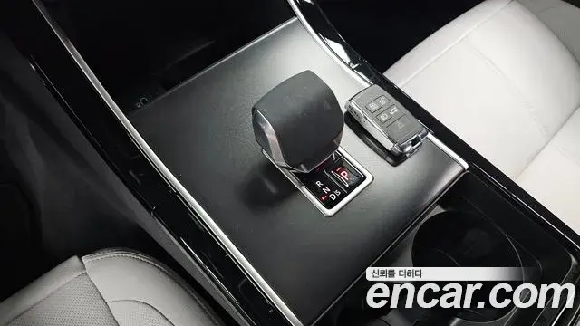 Land Rover Range Rover Velar 2025 — Photo 10/34