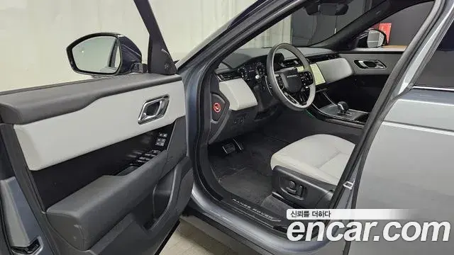 Land Rover Range Rover Velar 2025 — Photo 2/34