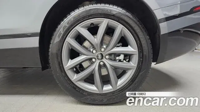 Land Rover Range Rover Velar 2025 — Photo 31/34