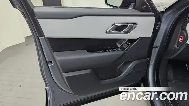 Land Rover Range Rover Velar 2025 — Photo 22/34
