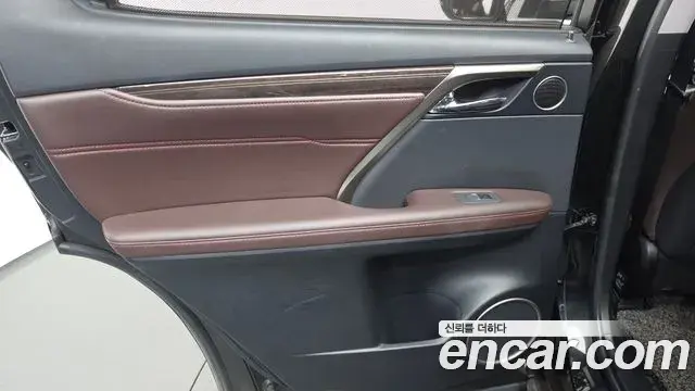 Lexus RX450h 2020 — ფოტო 8/36