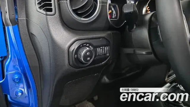 Jeep Wrangler 2021 — Фото 19/20