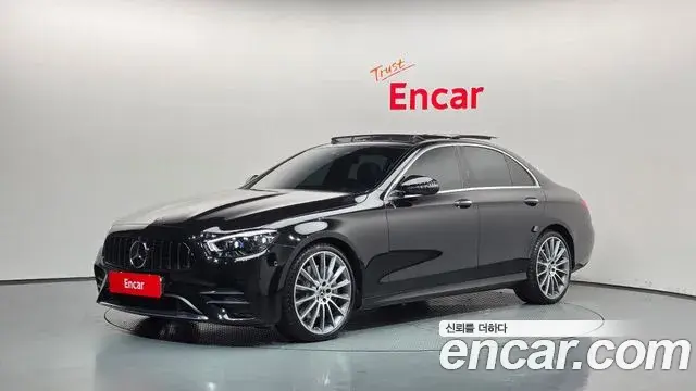 Mercedes-Benz E-Class 2022 — Photo 1/20