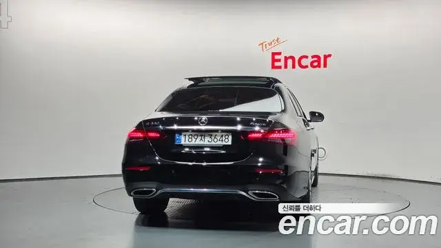 Mercedes-Benz E-Class 2022 — Photo 4/20