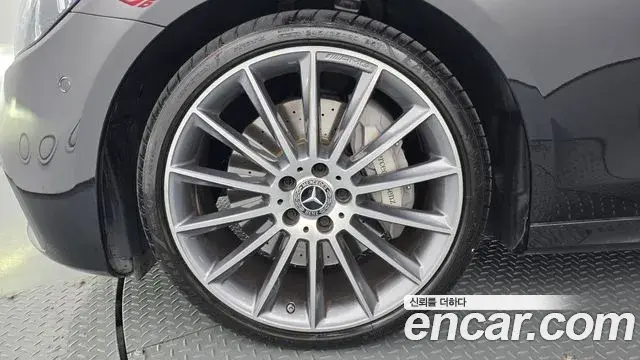 Mercedes-Benz E-Class 2022 — Photo 5/20