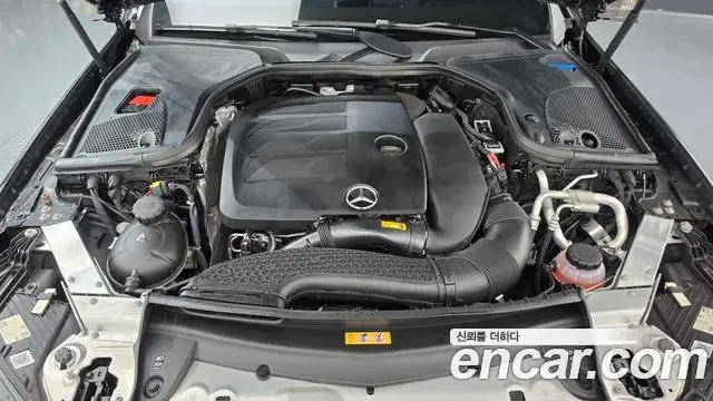 Mercedes-Benz E-Class 2022 — Photo 6/20