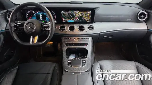 Mercedes-Benz E-Class 2022 — Photo 7/20