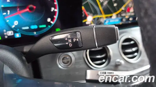 Mercedes-Benz E-Class 2022 — Photo 9/20