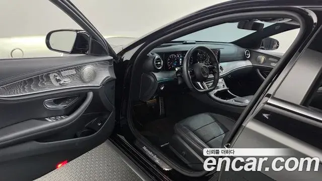 Mercedes-Benz E-Class 2022 — Photo 10/20