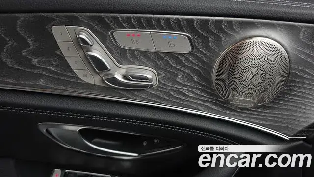 Mercedes-Benz E-Class 2022 — Photo 20/20