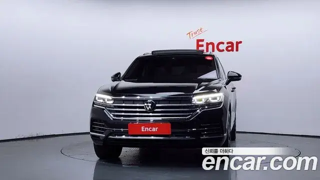 Volkswagen Touareg 2023 — Photo 37/37