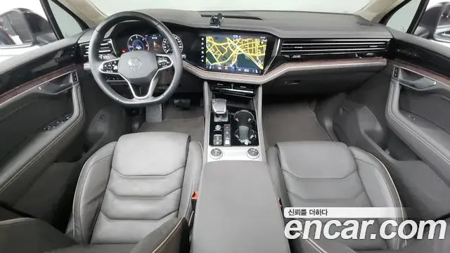 Volkswagen Touareg 2023 — Photo 35/37