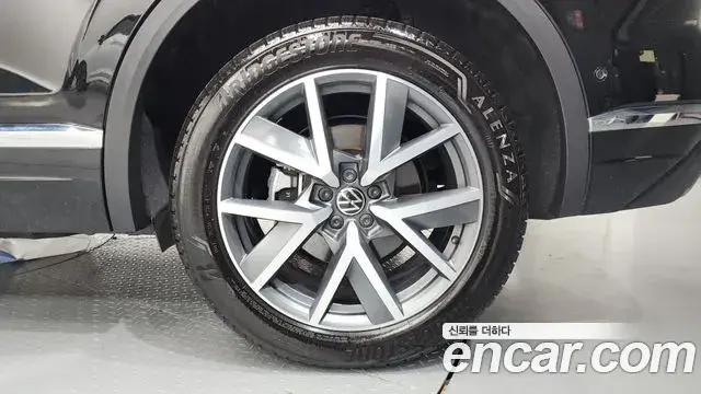 Volkswagen Touareg 2023 — Photo 33/37