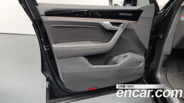Volkswagen Touareg 2023 — Photo 5/37