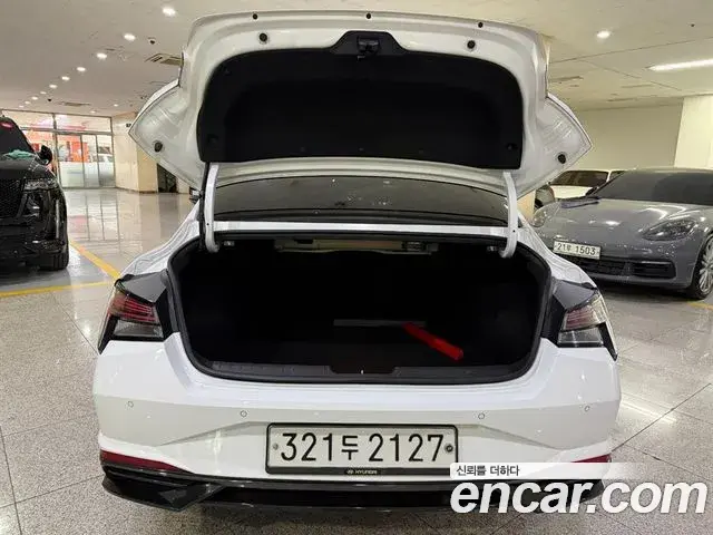 Hyundai Avante 2020 — Photo 19/20