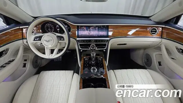 Bentley Flying Spur 2022 — ფოტო 13/33
