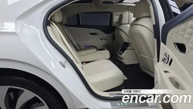 Bentley Flying Spur 2022 — ფოტო 24/33