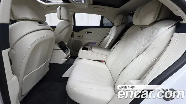 Bentley Flying Spur 2022 — ფოტო 26/33