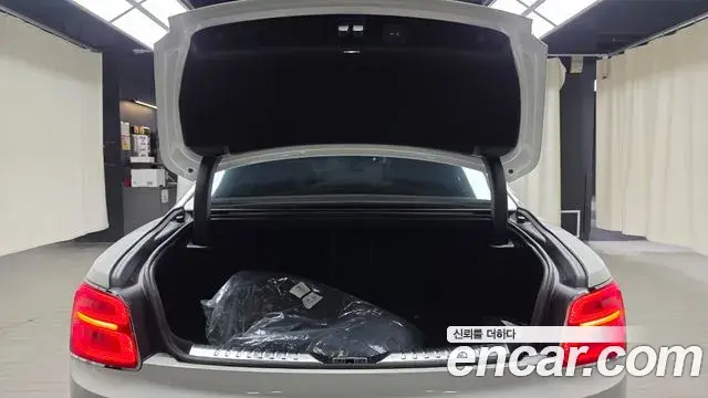 Bentley Flying Spur 2022 — ფოტო 17/33