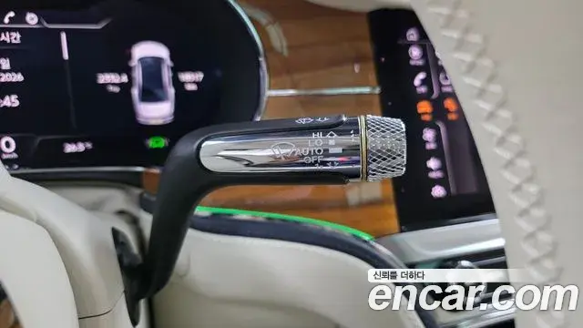 Bentley Flying Spur 2022 — ფოტო 1/33
