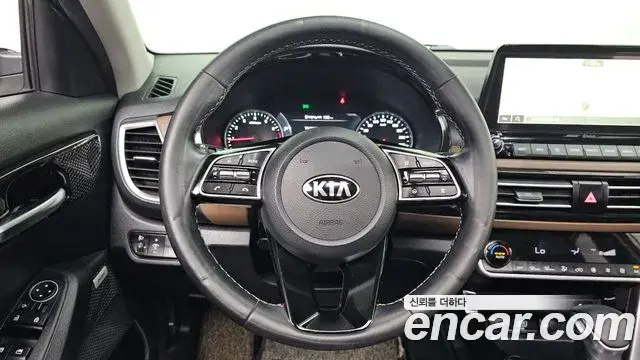 Kia Seltos 2019 — Фото 17/20