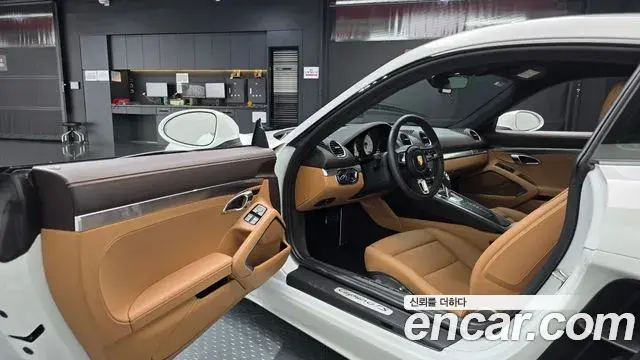Porsche 718 Cayman 2023 — Şəkil 31/32