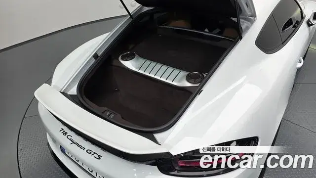 Porsche 718 Cayman 2023 — Şəkil 28/32