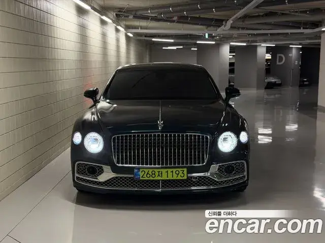 Bentley Flying Spur 2022 — Фото 9/19
