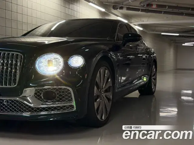 Bentley Flying Spur 2022 — Фото 2/19