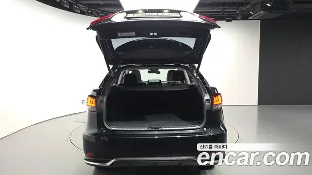 Lexus RX450h 2022 — Şəkil 26/40