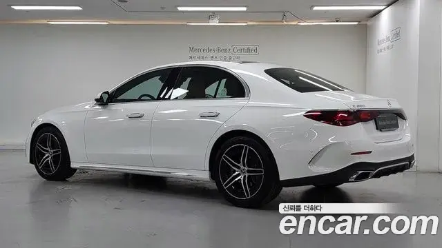 Mercedes-Benz E-Class 2026 — Photo 1/17
