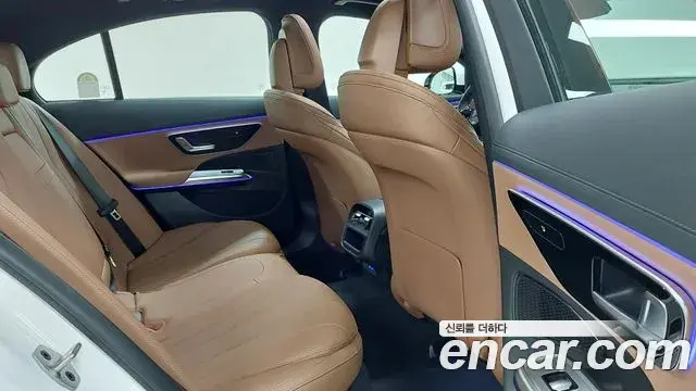 Mercedes-Benz E-Class 2026 — Photo 9/17