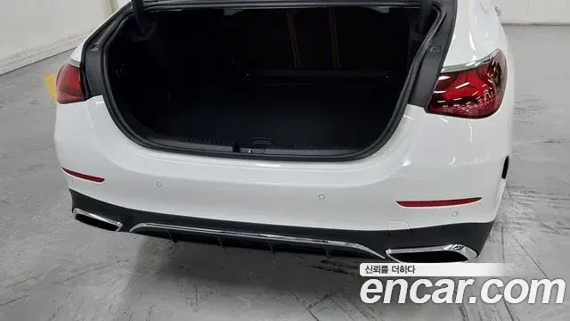 Mercedes-Benz E-Class 2026 — Photo 11/17