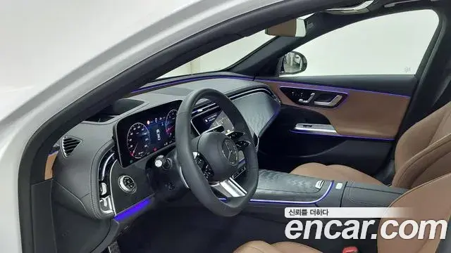Mercedes-Benz E-Class 2026 — Photo 13/17