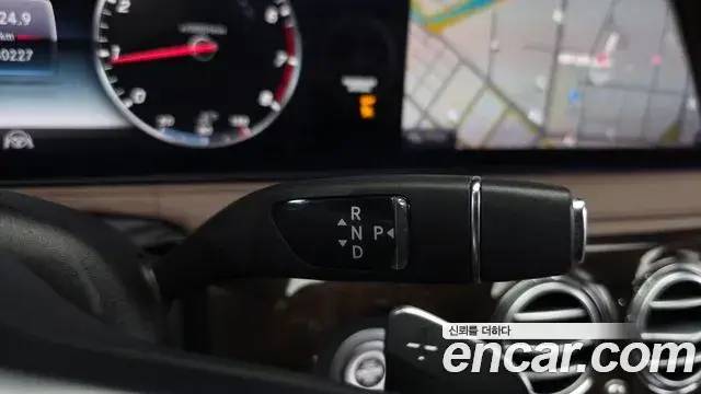 Mercedes-Benz S-Class 2020 — Photo 9/20