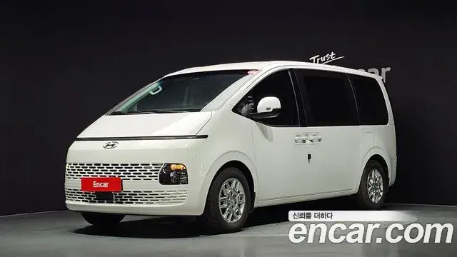 Hyundai Staria 2023 — Photo 1/20