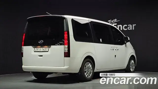 Hyundai Staria 2023 — Photo 2/20
