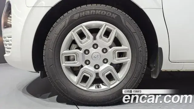 Hyundai Staria 2023 — Photo 5/20