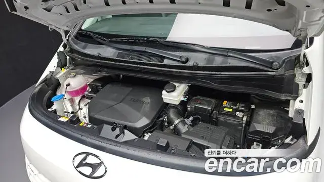Hyundai Staria 2023 — Photo 6/20