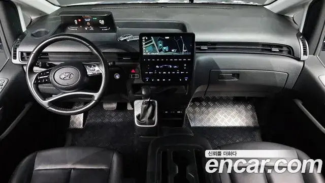 Hyundai Staria 2023 — Photo 7/20
