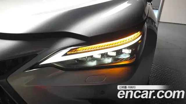 Lexus NX350h 2025 — Şəkil 40/42