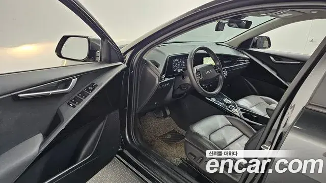 Kia Niro 2023 — Фото 10/20