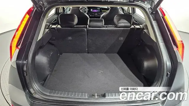 Kia Niro 2023 — Фото 17/20