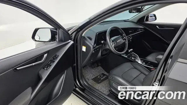 Kia Niro 2022 — Фото 10/20