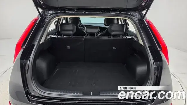 Kia Niro 2022 — Фото 18/20