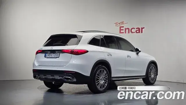 Mercedes-Benz GLC-Class 2023 — Photo 2/20