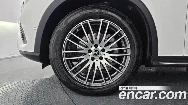 Mercedes-Benz GLC-Class 2023 — Photo 5/20